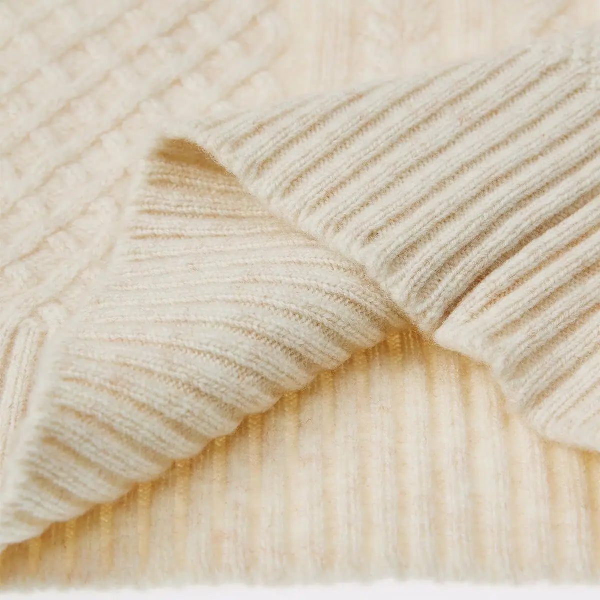 Women's Cashmere Sweater - Turtleneck - 100% Wool